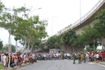 Tai nạn ở cầu Thuận Phước, 3 người rơi xuống đất, 2 người chết