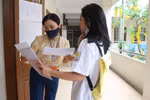 Sĩ tử làm thủ tục dự thi, sẵn sàng cho kỳ thi tốt nghiệp THPT năm 2022