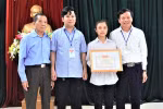 Biểu dương học sinh trả lại 300 triệu đồng và 3 cây vàng cho người đánh rơi