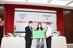 Tiến sĩ Võ Tá Hân trao tặng 957 quyển sách khoa học cho Trường ĐH Sư phạm TPHCM