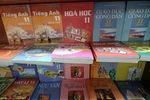 Muốn mua SGK cho HS mượn thì trước tiên phải có đủ nhân viên quản lý thư viện