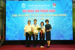 Sinh viên ĐH Mở HN tự tin thuyết trình tiếng Anh về thành quả phòng chống dịch 