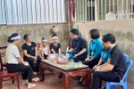 Đại diện Ban Cán sự Đảng Bộ GDĐT thăm hỏi gia đình cô giáo Mai Thị Yến