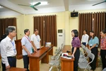 Bộ trưởng Nguyễn Kim Sơn động viên thí sinh, giáo viên dự kỳ thi tốt nghiệp THPT