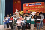 Tạp chí điện tử Giáo dục Việt Nam mang Tết nhân ái đến với huyện Hạ Hòa, Phú Thọ