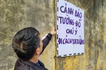 Dân bất an vì tường bao của trường cấp 2 Hùng Vương nứt, nghiêng