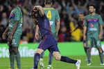 Barcelona 1 - 0 Levante: Barca thắng muộn nhờ Fabregas