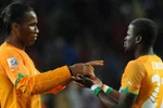 Cựu sao Arsenal lôi Drogba đến Thổ Nhĩ Kỳ họp đồng hương