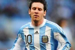 Messi với băng đội trưởng: Nối bước tiền bối