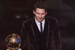 Đoạt Quả bóng Vàng, Messi được “dát vàng” cả đôi chân