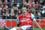 Arsenal sẽ giữ được Van Persie nếu chi... 100 triệu bảng