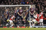 Arsenal 1-0 Stoke: Podolski mang 3 điểm khó nhọc cho Arsenal