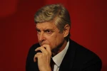 Fan Arsenal rải truyền đơn chế nhạo đội nhà