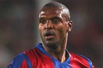 Nằm viện chữa ung thư, Abidal vẫn gửi lời chúc cho cầu thủ đột quỵ