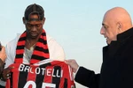 Balotelli: "Tôi yêu Mancini như cha, ông ấy coi tôi như con"