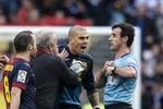Real Madrid 2-1 Barcelona: Thủng lưới trận thứ 13, Valdes ăn thẻ đỏ