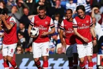 QPR 0 - 1 Arsenal: Walcott ghi bàn sớm, Arsenal quay lại vị trí thứ 3