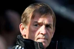 Liverpool thua trận đau đớn, Kenny Dalglish đòi phạt đền