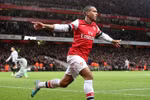 Arsenal 7 - 3 Newcastle: Walcott lập hat-trick, Giroud bồi cú đúp