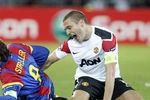 Ashley Young nghỉ 1 tháng, Vidic nghỉ hết mùa
