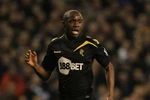 Trận Bolton - Aston Villa hoãn vì cầu thủ đột quỵ