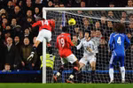 Chelsea sống nhờ tiền vệ, M.U ghi bàn từ khắp nơi