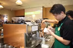 Bên trong cửa hàng Starbucks đầu tiên tại Việt Nam