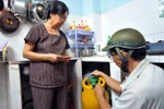 Giá gas tăng kỷ lục 79.000 đồng/bình: Không sòng phẳng với NTD