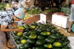 Nóng như "chảo lửa", hàng giải nhiệt đắt như tôm tươi