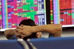 30 phút "thót tim" trên thị trường chứng khoán sáng 26/2
