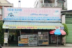 Hãi hùng tiệm bánh mì có giòi ở Bình Dương