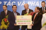 FrieslandCampina Việt Nam tặng 60 con bò cho Hội Chữ thập đỏ