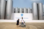  Theo chân gia đình Ốc Thanh Vân khám phá nhà máy sữa số 1 Việt Nam
