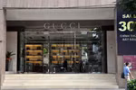 Cận cảnh cửa hàng Gucci - Milano bị niêm phong vì hàng lậu