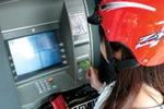 "Vén màn" lợi nhuận từ ATM của các ngân hàng