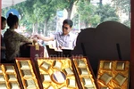 Bánh Trung thu Việt giá "khủng" có chứa vàng ròng, yến sào, vi cá?