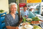 Món nem nướng nức tiếng của nữ DN Việt chinh phục hoàng gia Thái Lan