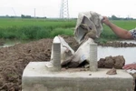 EVN nói "không chịu trách nhiệm" về móng cột điện làm bằng bêtông trộn đất
