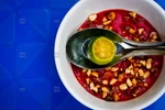 Món Tiết canh "ấn tượng hãi hùng" dưới ống kính nhiếp ảnh gia Đức