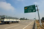 Quan chức cần đi xe biển trắng mới 'thấm đòn các loại phí"