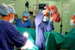 Em bé đầu tiên ra đời bằng thụ tinh ống nghiệm tại Vinmec