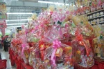 Cẩn trọng hàng giả, hết date trong giỏ quà tết