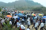 Biển người đang đổ về Vũng Chùa chờ đón linh cữu Đại tướng