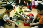 Bi hài thuê vệ sĩ cho con đi mẫu giáo ở Hà Nội