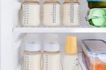 Vắt và bảo quản sữa mẹ đúng cách