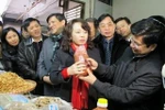 Lần đầu tiên hai Bộ trưởng đích thân "đi chợ"