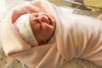 Bé sơ sinh còn sống, nữ hộ sinh nói chết