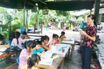 Lớp học bên kia ánh hào quang