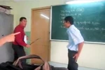 Clip: Trò bị thầy phạt vẫn nhăn nhở cười