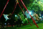Clip: Sinh viên chiếm cả chỗ chơi của trẻ em!